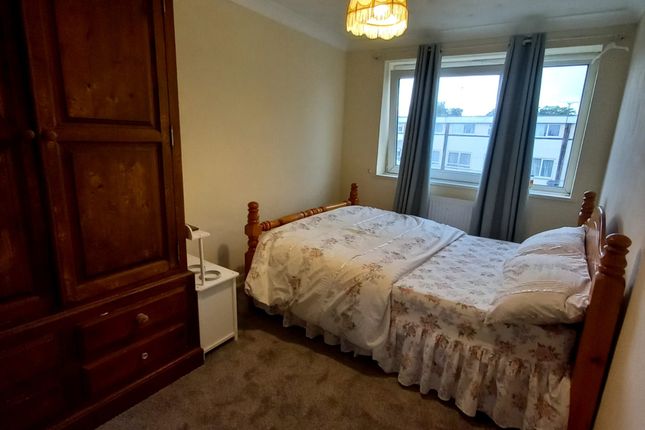 Thumbnail Flat to rent in Robinia Close, Hainault