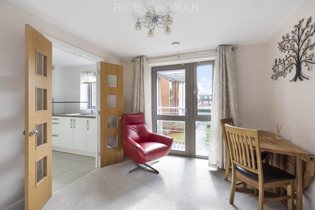 33 Kings Place, Fleet photo 3