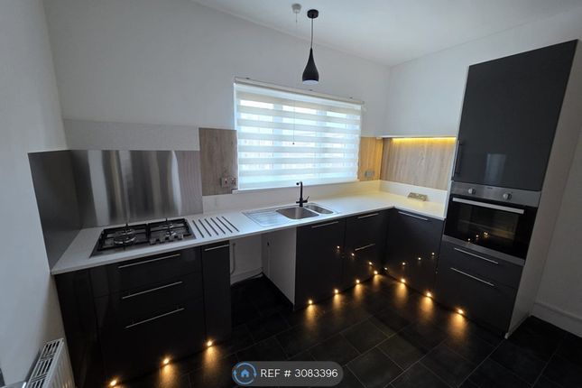 1-bed flat on Plymouth, £850/mo