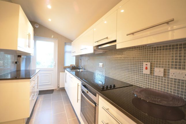 17 Muirfield, East Acton, London photo 4
