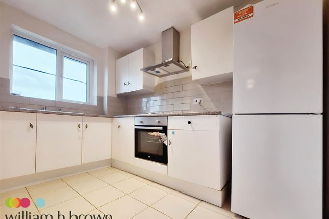 38, Wyvern House, Bridge Road, GRAYS photo 5