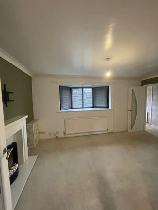 98, Holyoake Road, Manchester photo 4