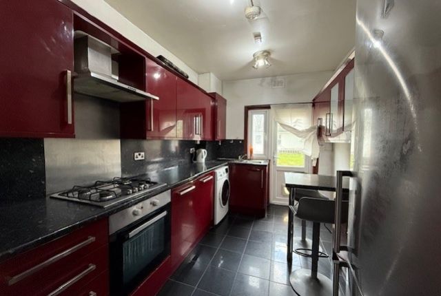 27, The Highlands, Edgware photo 4
