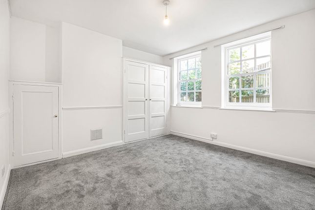 Flat 2, Englefield Lodge,, Middle Hill, Surrey photo 4