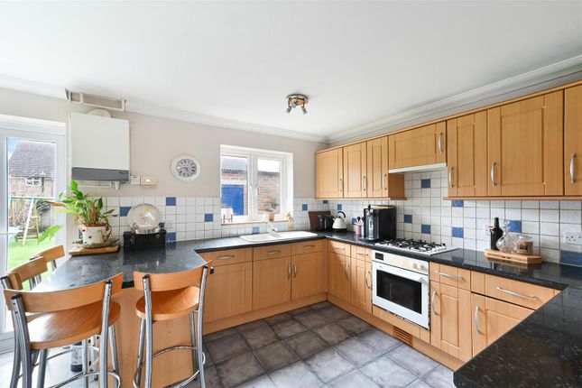 8, Horsecroft, Banstead photo 2