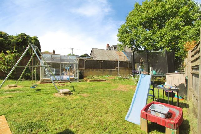 15 Milling Close, Swindon photo 4