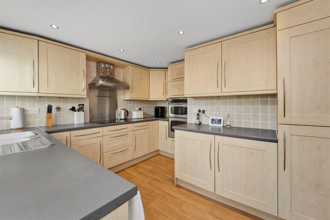 16, West View, Helmshore photo 3