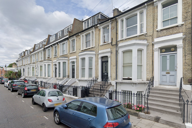 Thumbnail Flat to rent in Earls Court Gardens, London