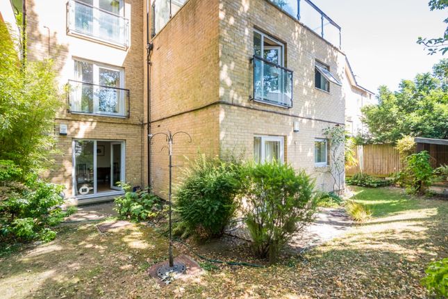 Flat to rent in Westbourne Drive, Forest Hill, London