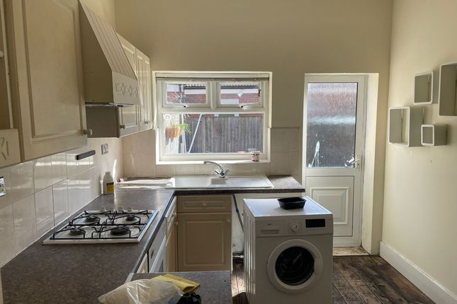 Flat to rent in Dudley Road, Ilford