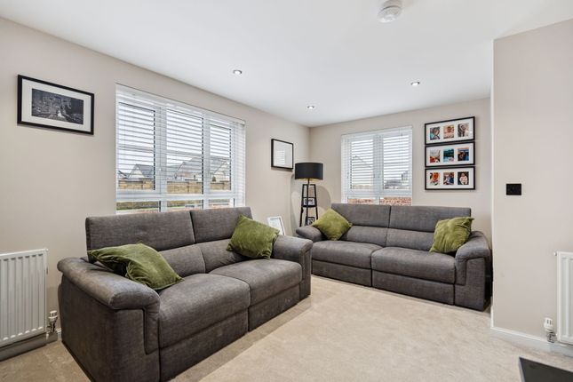 35 Dougal Graham Road, Stirling photo 3