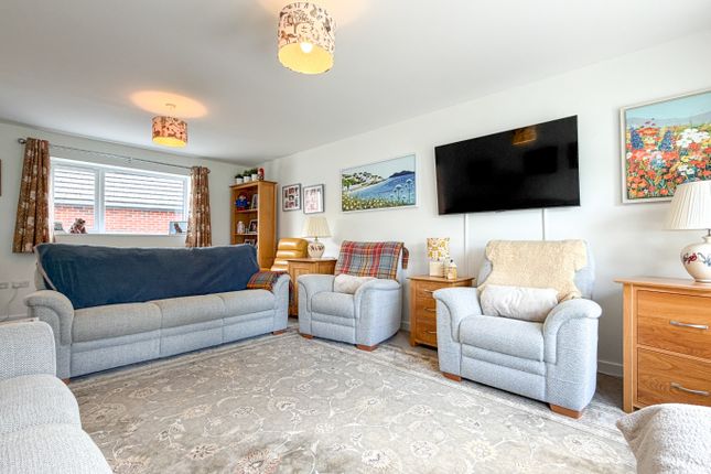 8 Coopers Crescent, Hingham, Norfolk photo 3