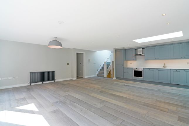2-bed flat on 38  Flat 4.3, St. Martin's Lane, London, £6,717/mo