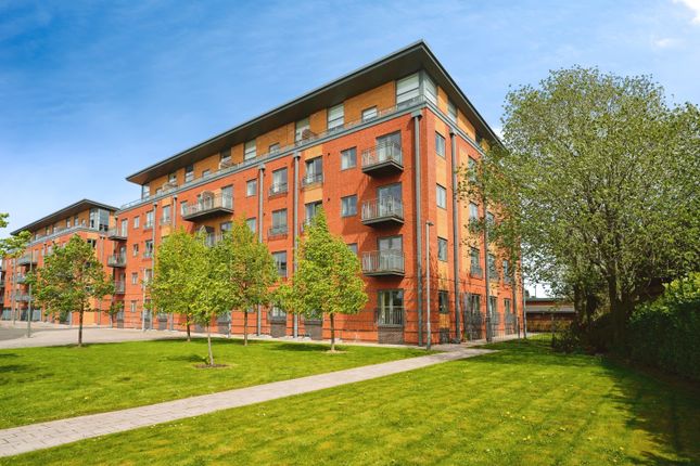 Thumbnail Flat for sale in Woodhouse Close, Worcester, Worcestershire