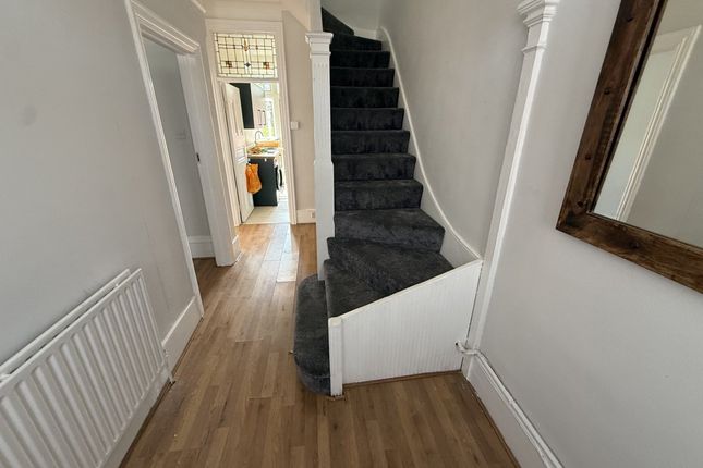 52, Berkshire gardens, Palmers Green photo 4