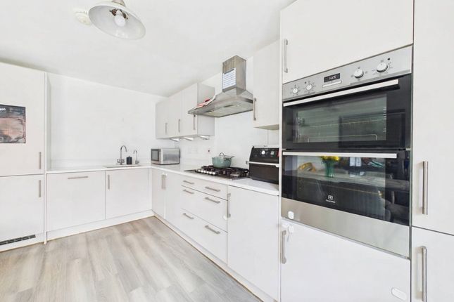 Bremner Way, Wokingham photo 3