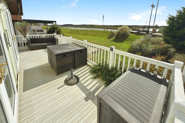 3 Waterfront, Hayes Country Park, Wickford photo 2