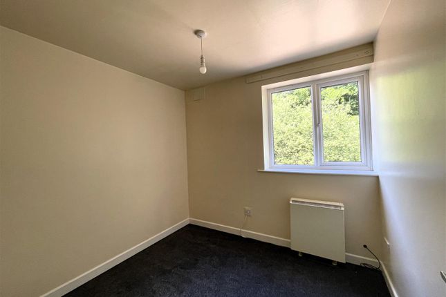 Flat 3, 35 Moorland Road, Stoke-On-Trent photo 4