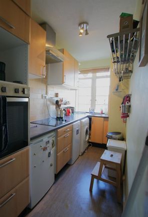 C71 Du Cane Court, Balham High Road, London photo 4