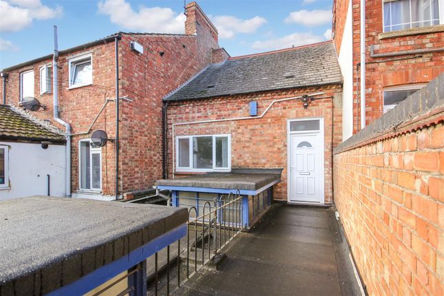 Studio flat on 24A, High Street, Rushden, £695/mo