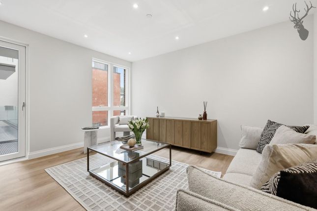 23b Novella, 177 High Road, Chigwell photo 2