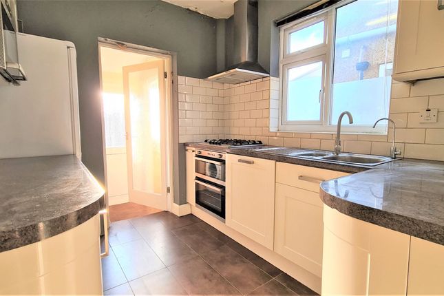 221 Wellington Road South, Hounslow photo 2