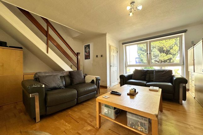 10, Rayleas Close, London photo 4