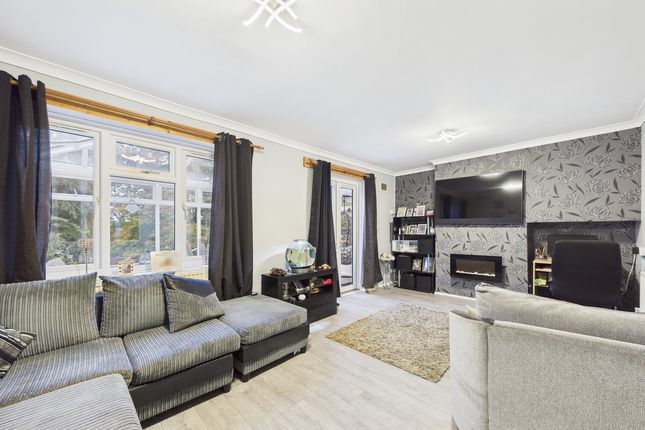54, Oak Street, Hemel Hempstead photo 4