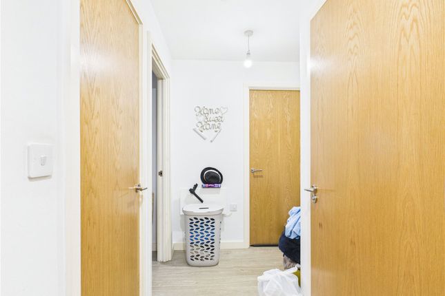 Apartment 6, Block A Crossings,, Park Green, Cheshire photo 2