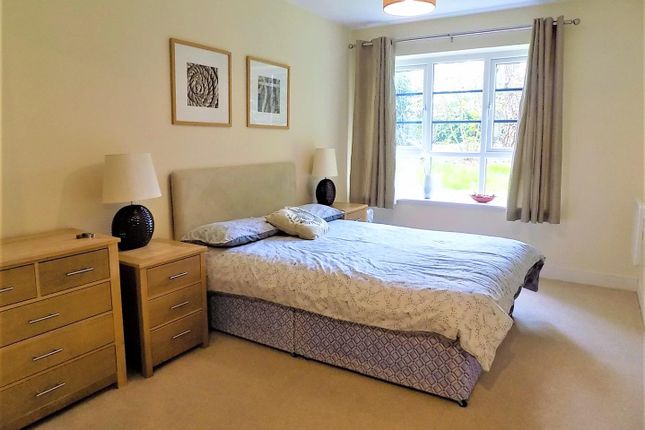 9, Lynx Court, Farnborough photo 3