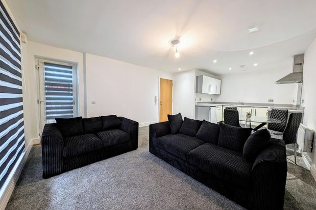 Flat to rent in Jamaica Street, Liverpool