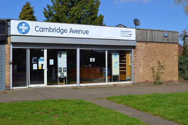 Retail premises to let in Cambridge Avenue, Scunthorpe