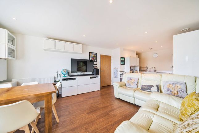 Thumbnail Flat for sale in Royal Court, Stanmore