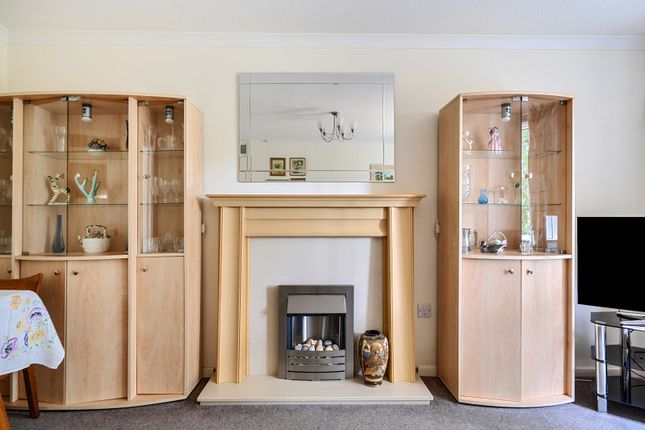 11, Windsor Court,, Westbury Lodge Close, Pinner photo 4