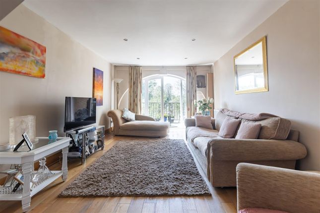 9, The Millhouse, Roydon photo 3