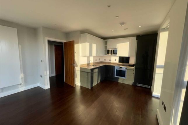 Flat to rent in Merrick Road, Southall