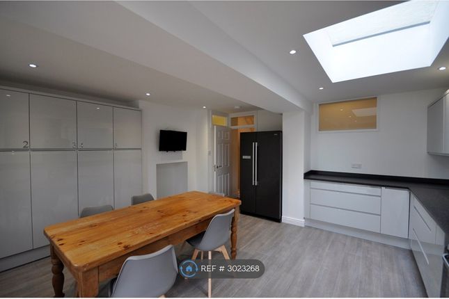 Room   Gloucester Road, Gloucester Road Alstone, Cheltenham photo 2