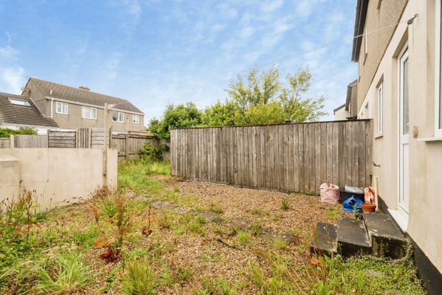 66, Trethannas Gardens, Camborne photo 4