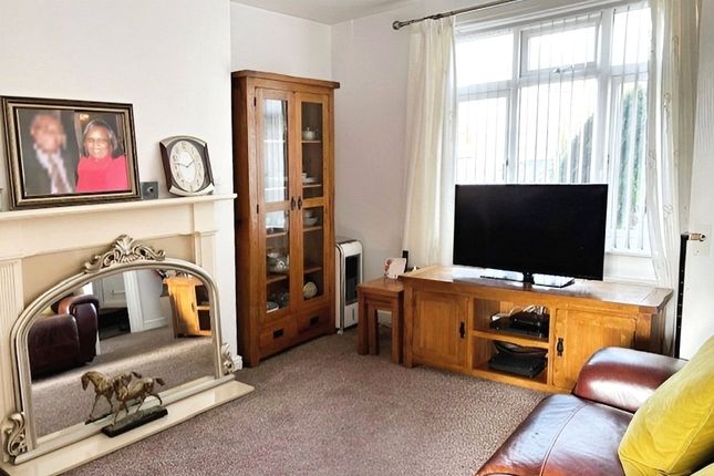 10, Pitfield Row, West Midlands photo 2