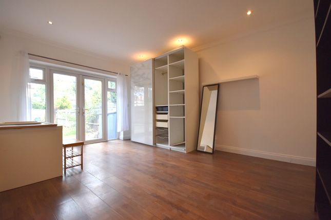 1, Meadow Close, Raynes Park photo 5