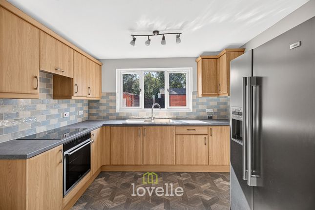9 Chandlers Close, Grimsby photo 3