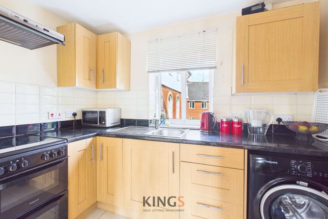 31 Walsingham Close, Hatfield photo 4
