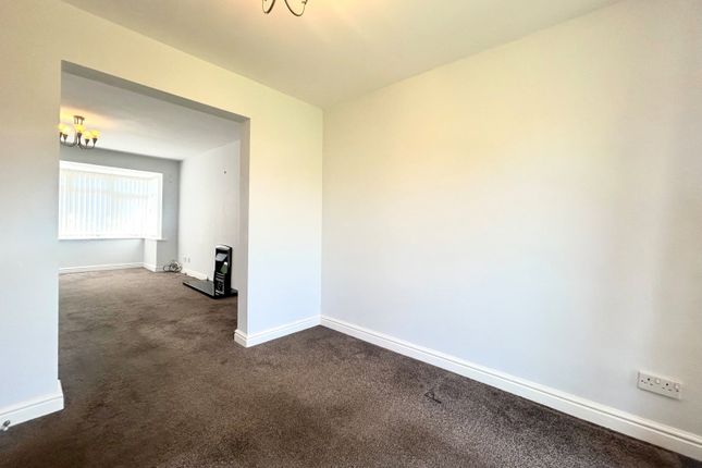 36, Alderdale Avenue, Dudley photo 4