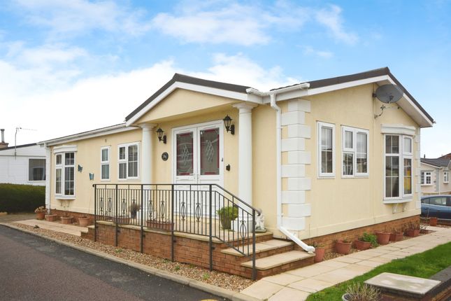 Thumbnail Mobile/park home for sale in Kingsmead Park, Coggeshall Road, Braintree