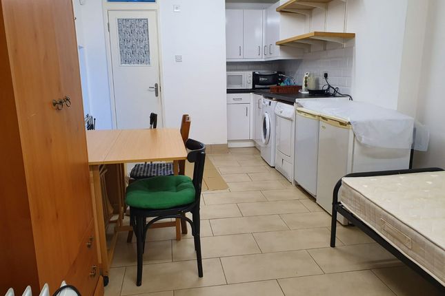 43, Chandos Avenue, London photo 2
