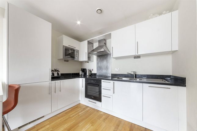 Flat to rent in Cobalt Point, 38 Millharbour, Canary Wharf, London