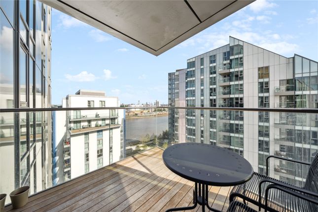 Flat for sale in Eastfields Avenue, London