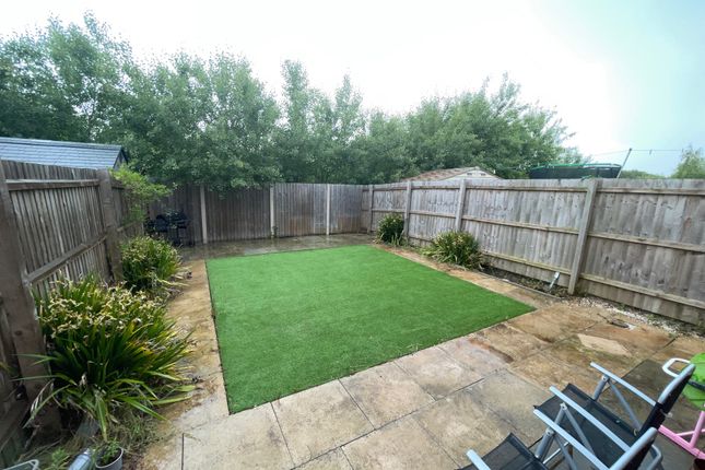 138, Willow Way, Coventry photo 2