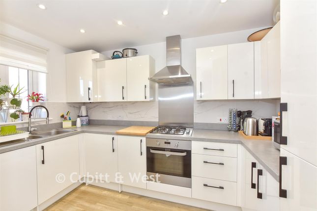 39, Shipwrights Close, Emsworth photo 3