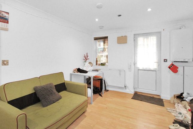 Thumbnail Flat to rent in Aston Road, Luton, Bedfordshire